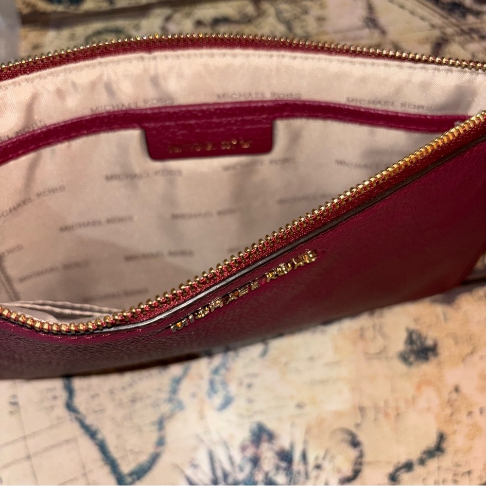 Michael Kors Large Zip Pebble Leather Clutch - Picture 6 of 8